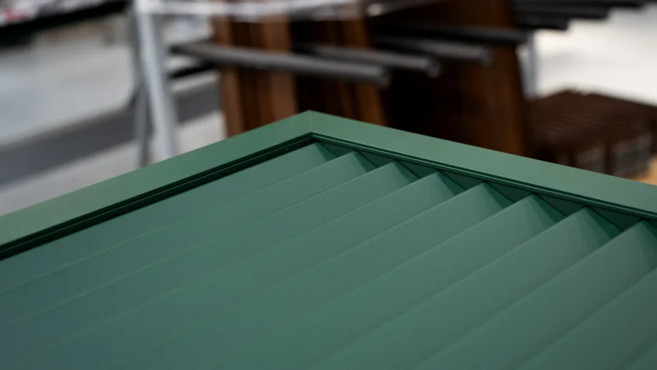 Certified Class 2<br> <strong>powder coating, guaranteed for up to 15 years</strong>